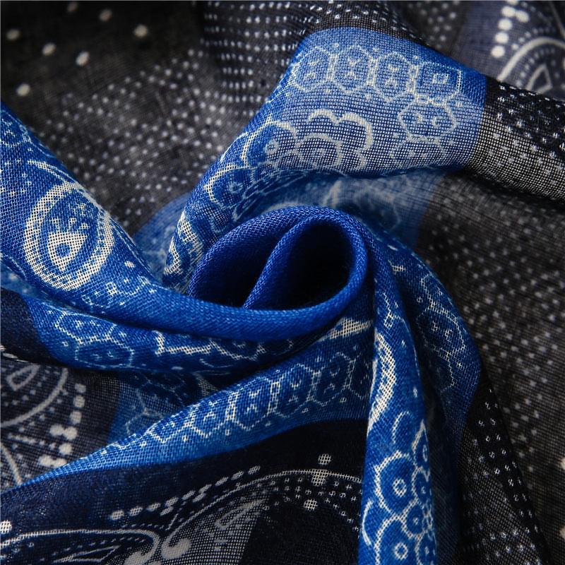 ELEGANT SKJERF I SVART OG BLÅTT FARGE