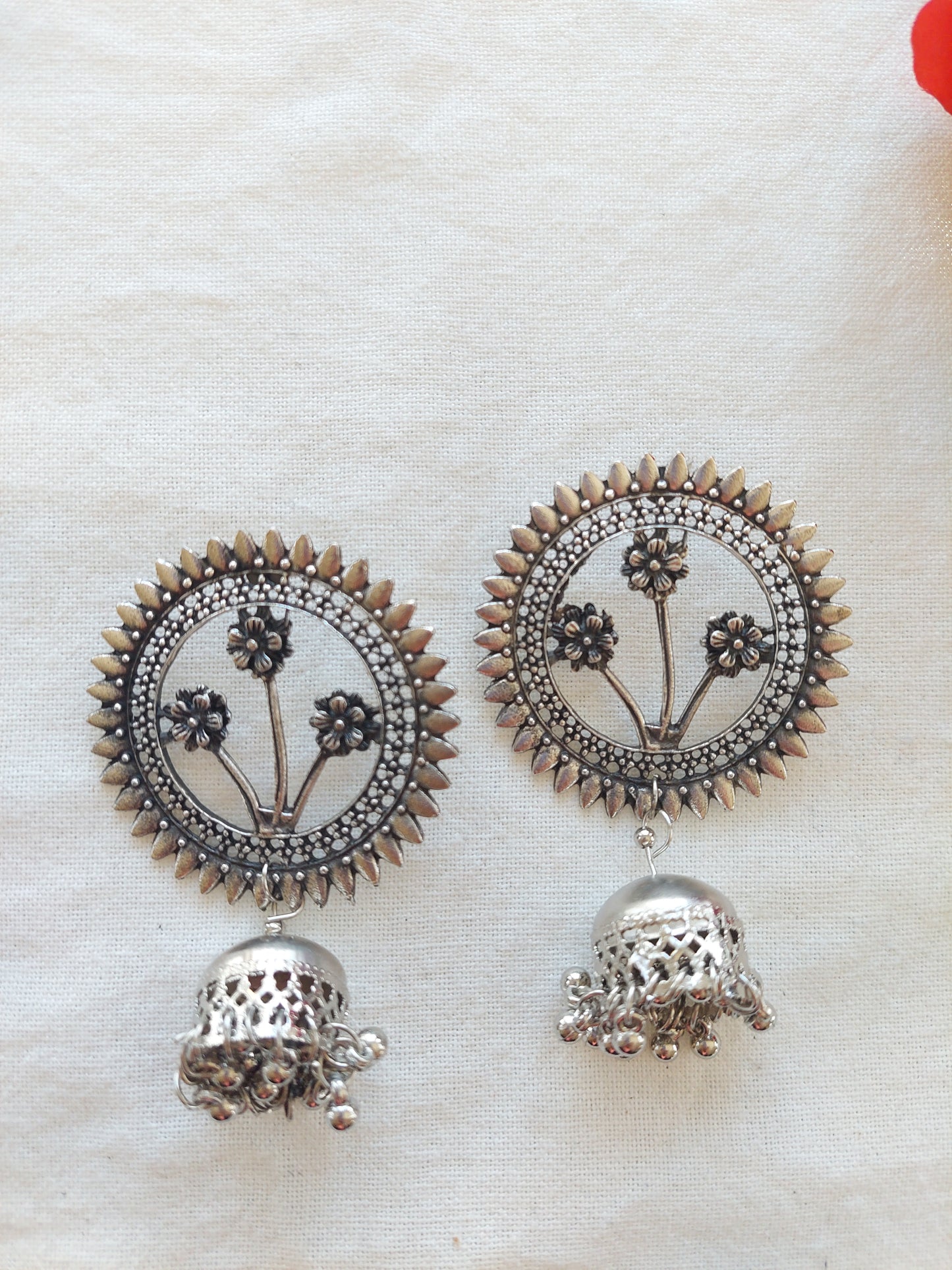 ØREPYNT I SØLVFARGE