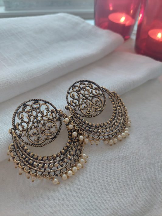 RETRO ØREPYNT MED PERLER