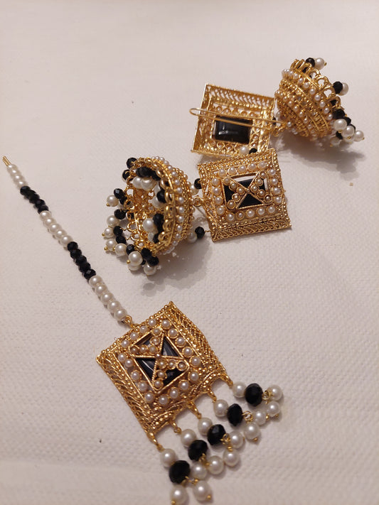 SETT MED ØREPYNT OG PANNE ANHENG