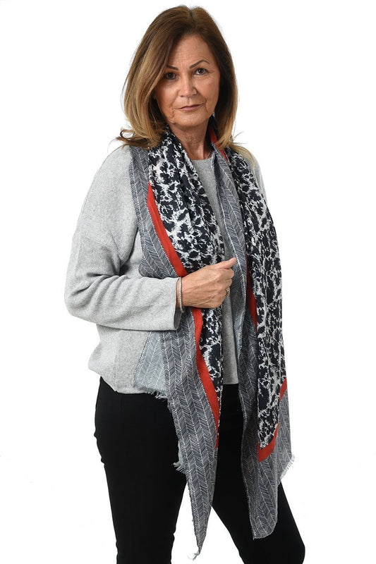 Skjerf sort mønstret med rød farget kant | Youtrend