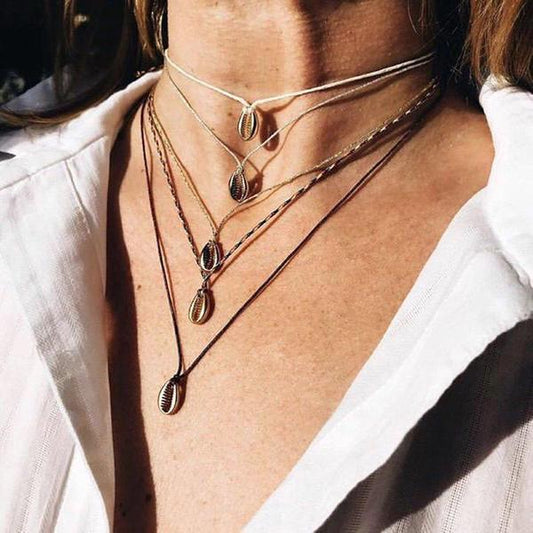 Halskjede med tråder og skjell | Youtrend