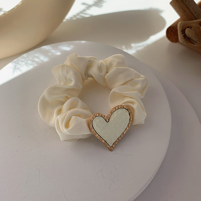 SCRUNCHIES MED HJERTEPYNT