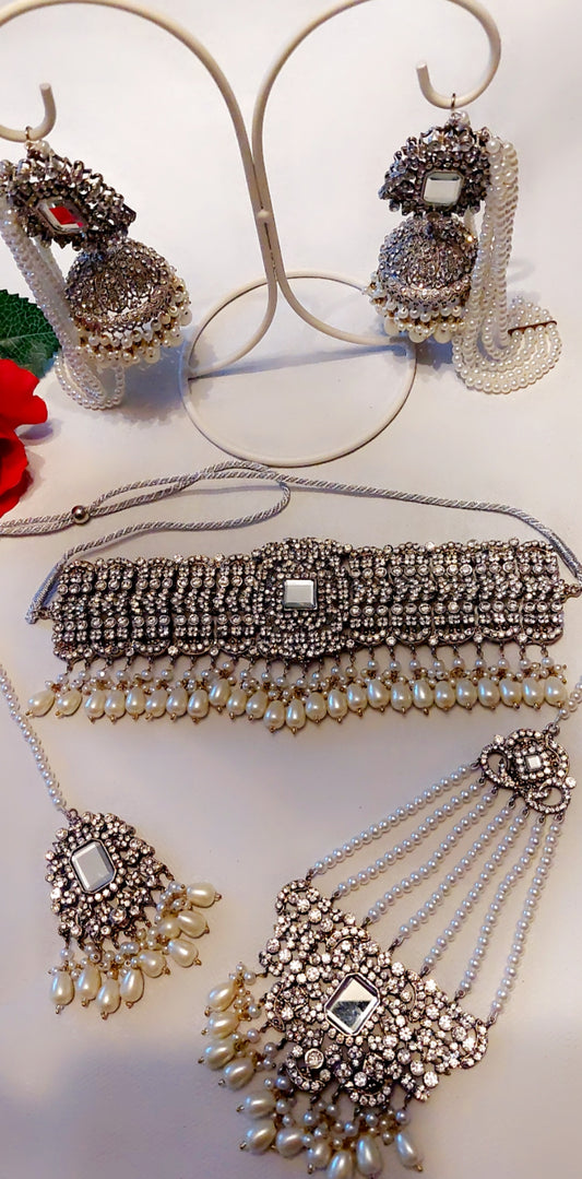 HÅNDLAGET EKSKLUSIV SMYKKESETT