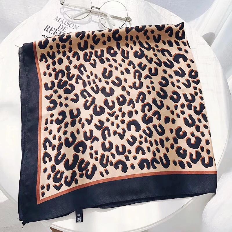 Tørkle med leopardmønster i Chiffon | Youtrend