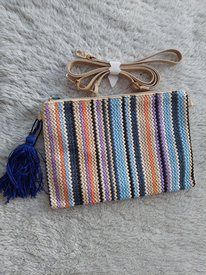 BLÅ RATTAN STRIPET VESKE