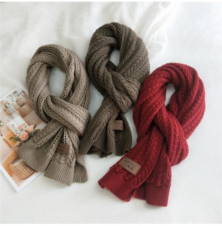 Flettestrikket ull skjerf