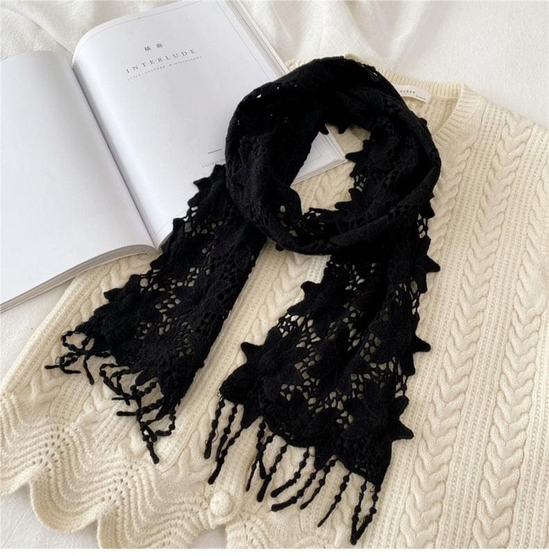 BLONDESKJERF MED VAKRE DETALJER