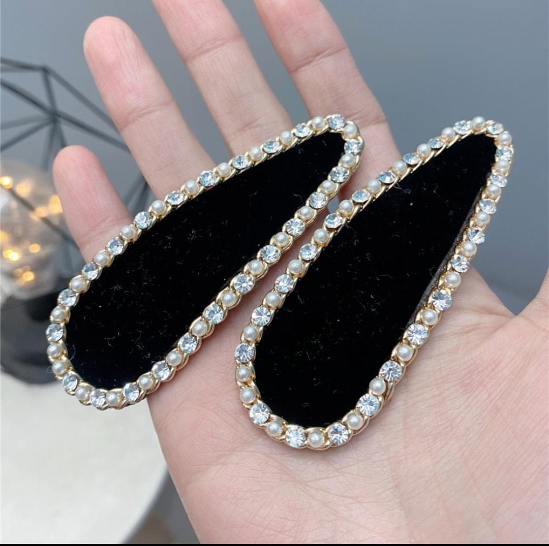BLACK VELVET PEARL HÅRSPENNE