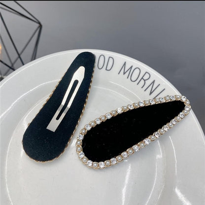 BLACK VELVET PEARL HÅRSPENNE