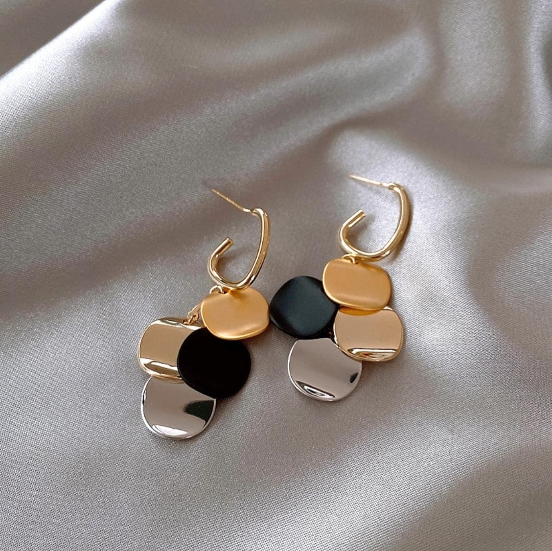 GLOSSY TASSEL METAL ØREPYNT