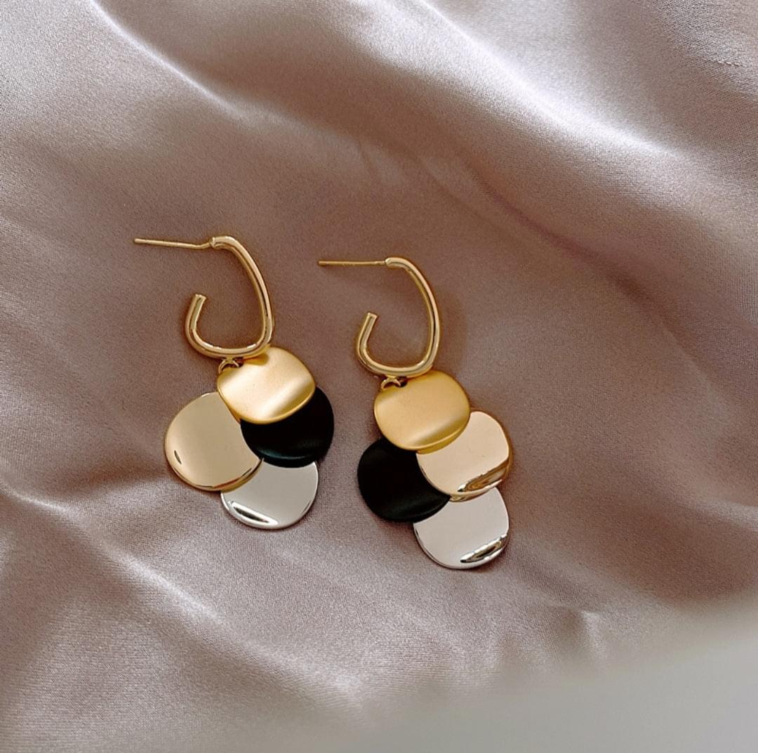 GLOSSY TASSEL METAL ØREPYNT