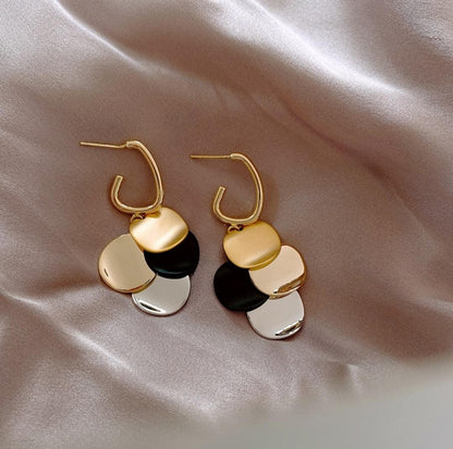 GLOSSY TASSEL METAL ØREPYNT