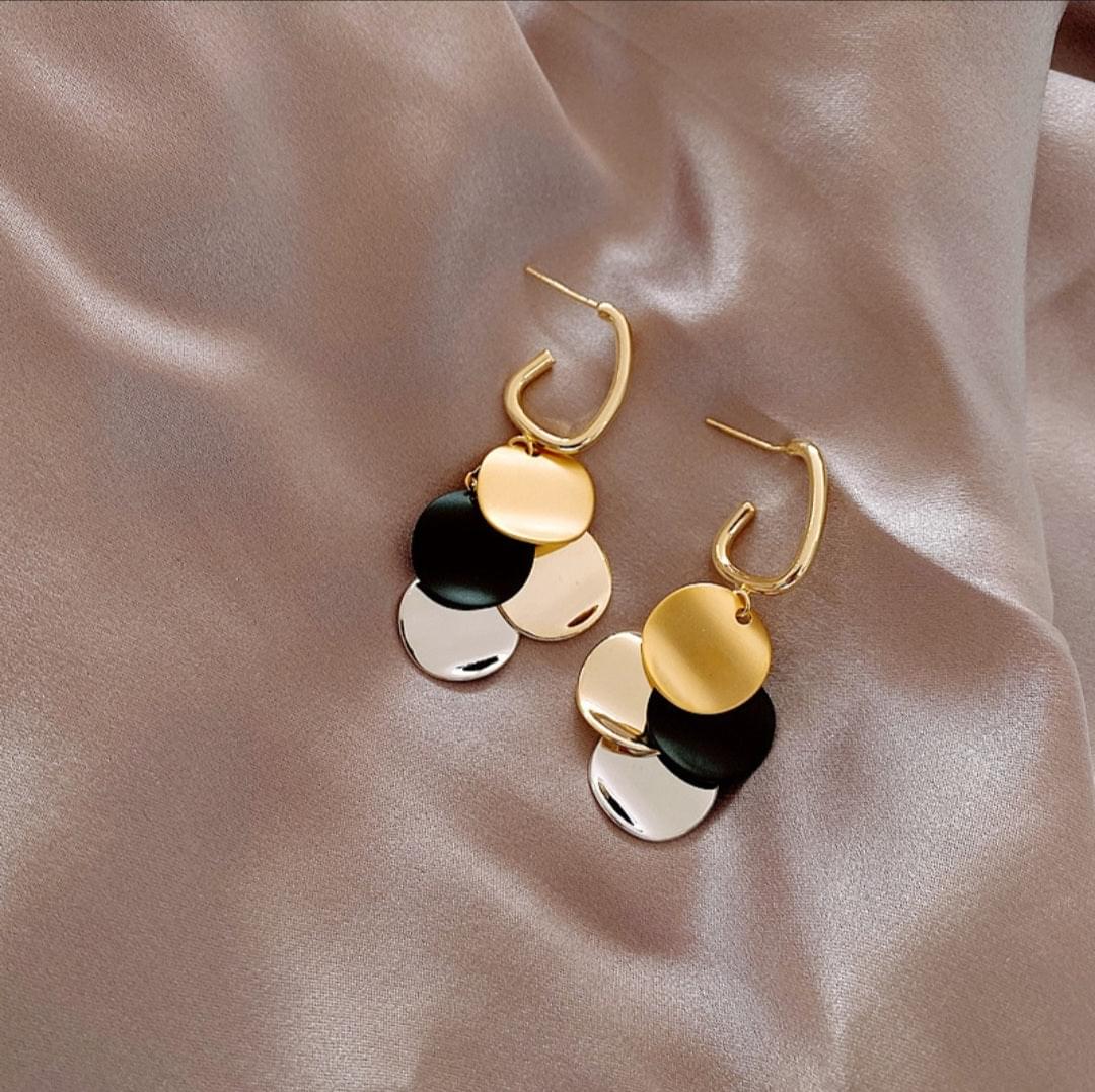 GLOSSY TASSEL METAL ØREPYNT