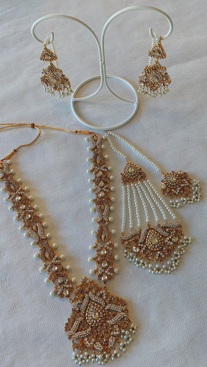 EXCLUSIVE HANDMADE BRIDAL SET
