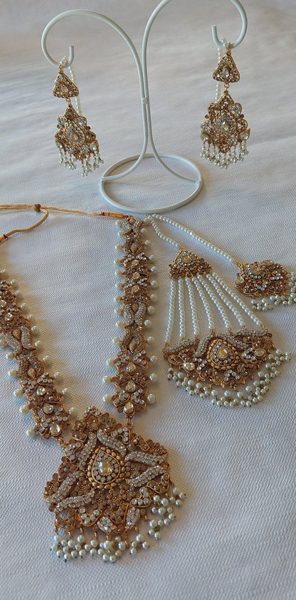 EXCLUSIVE HANDMADE BRIDAL SET