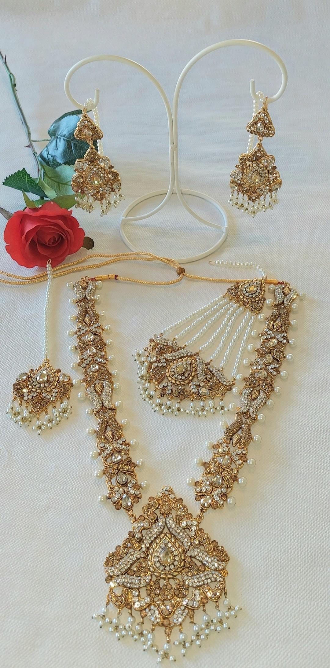 EXCLUSIVE HANDMADE BRIDAL SET