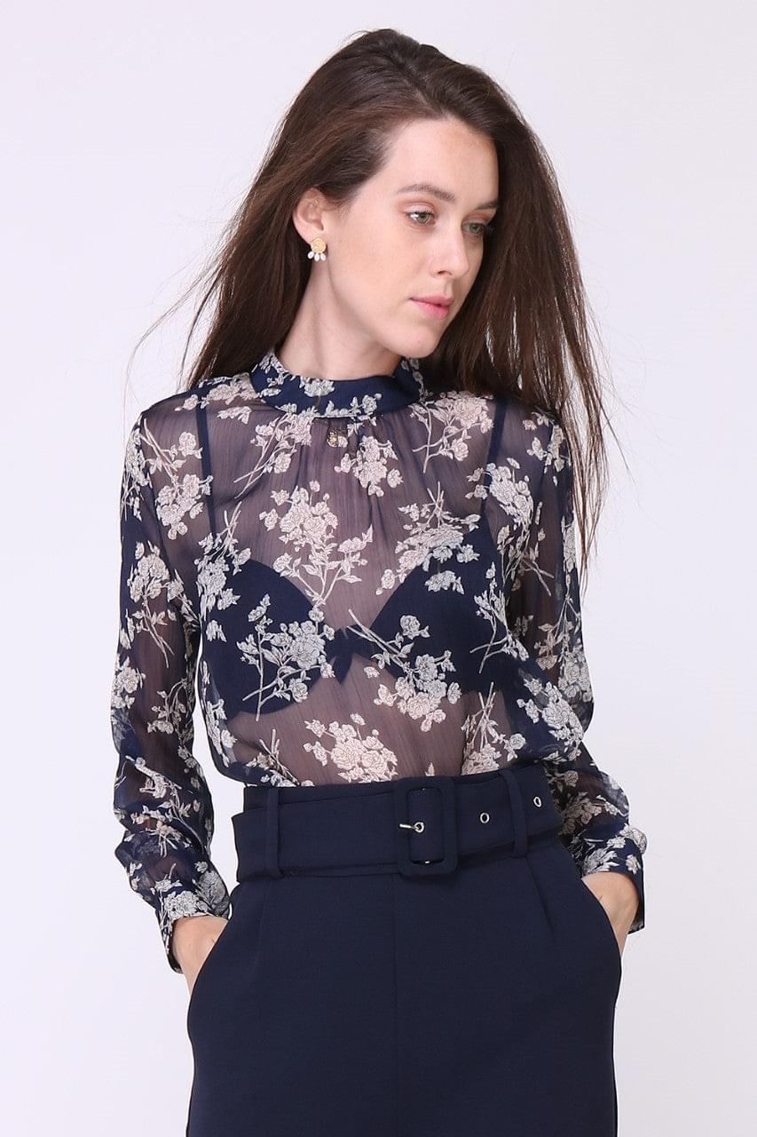 Blomstret gjennomsiktig bluse