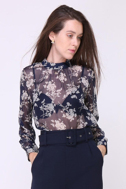Blomstret gjennomsiktig bluse