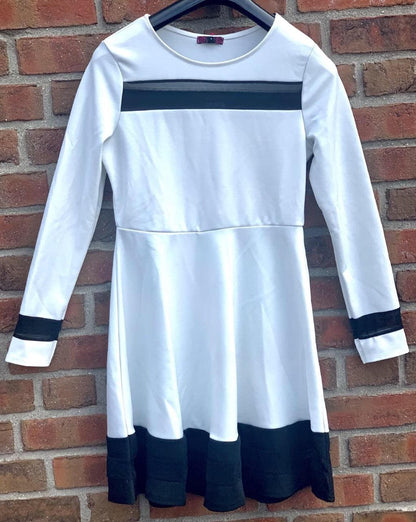 A-lineskåret kjole i polyester