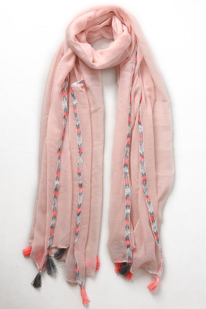 Rosa skjerf med busker i rosa og grå farge