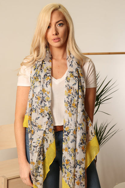 GULT MØNSTERET SKJERF