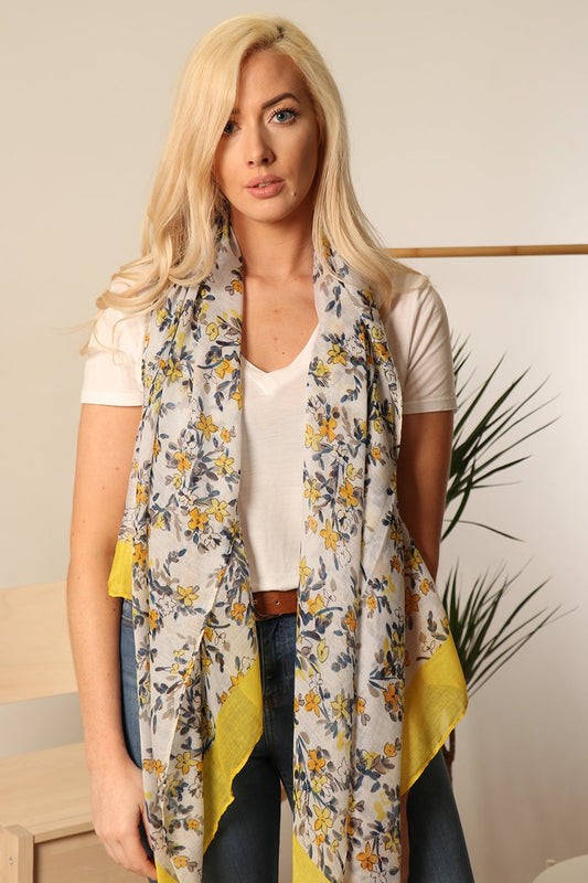 GULT MØNSTERET SKJERF