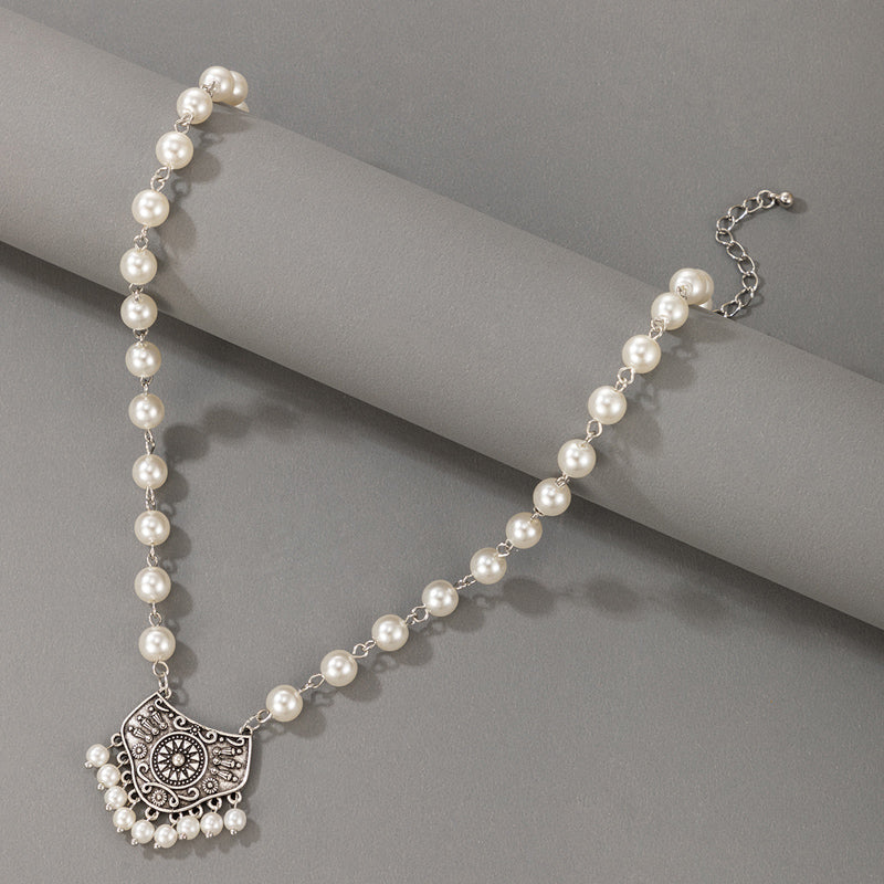 PENDANT HALSKJEDE MED PERLER