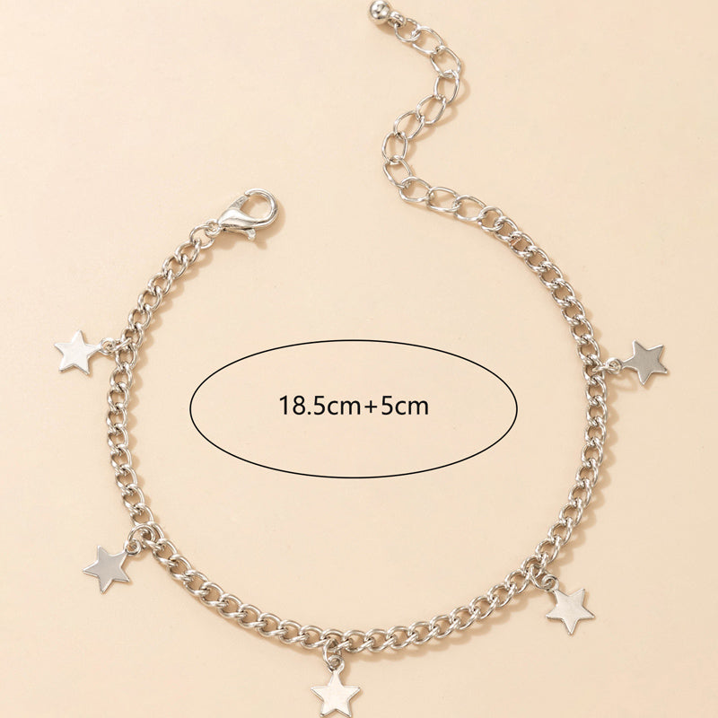 SØLVFARGET ARMBÅND MED HENGENDE STJERNER