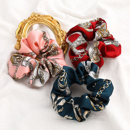Scrunchies i vakre farger og mønster