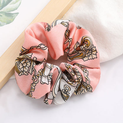 Scrunchies i vakre farger og mønster