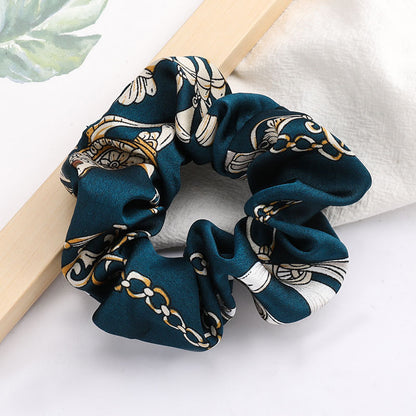 Scrunchies i vakre farger og mønster