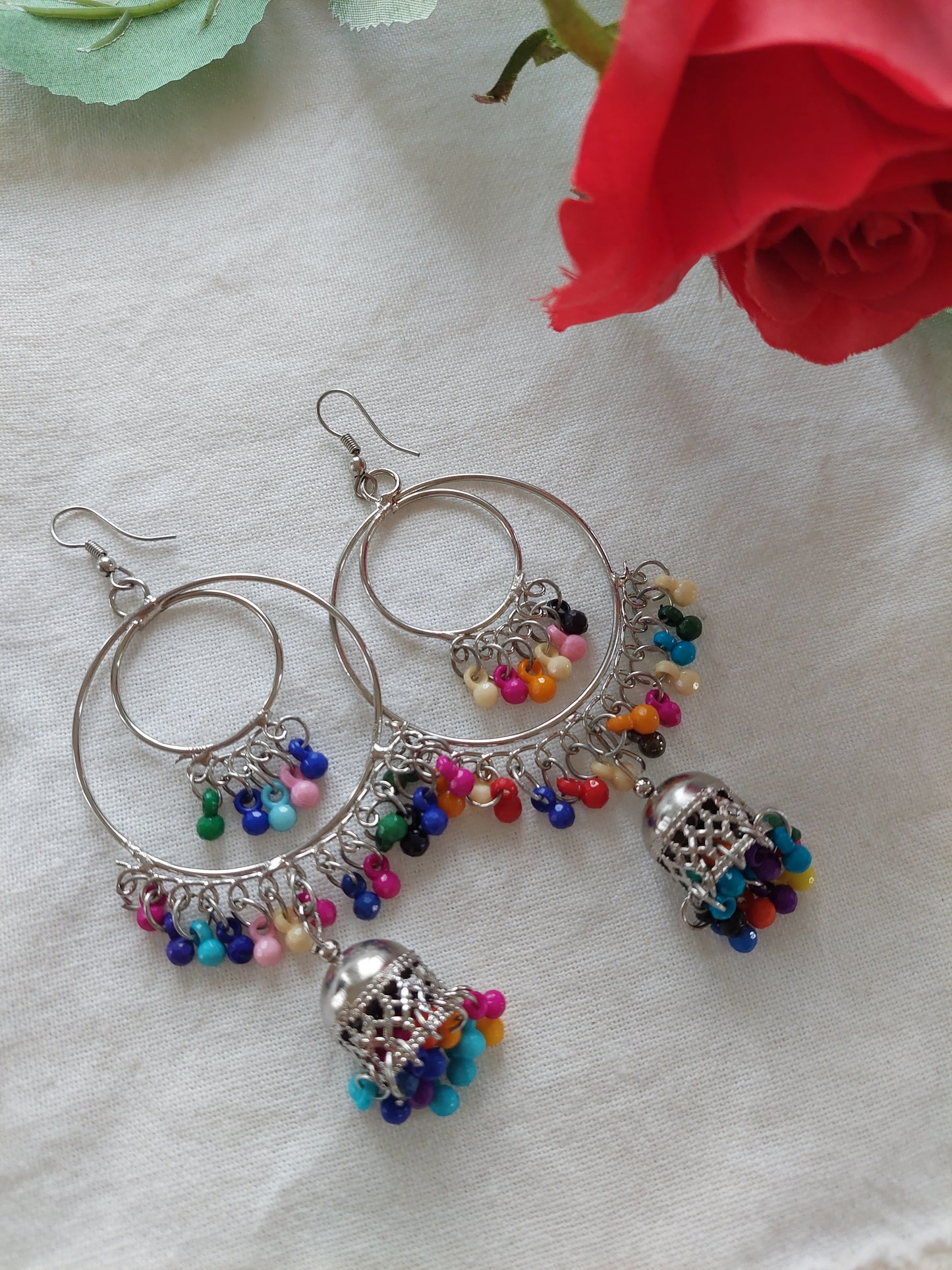 Mutifarget vakkert ørepynt