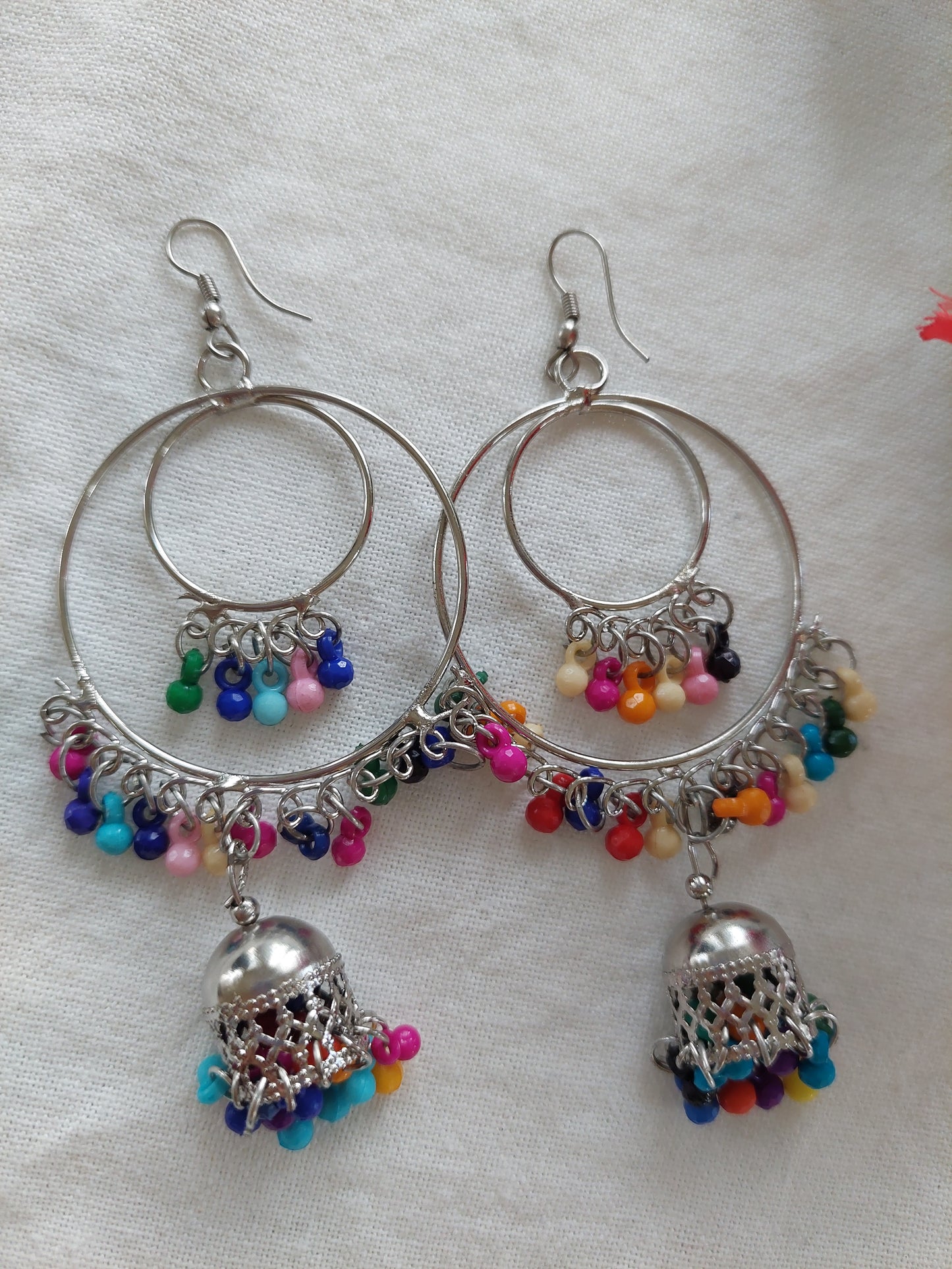 Mutifarget vakkert ørepynt