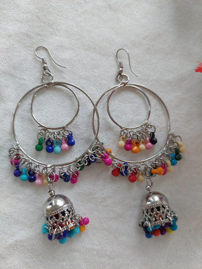 Mutifarget vakkert ørepynt