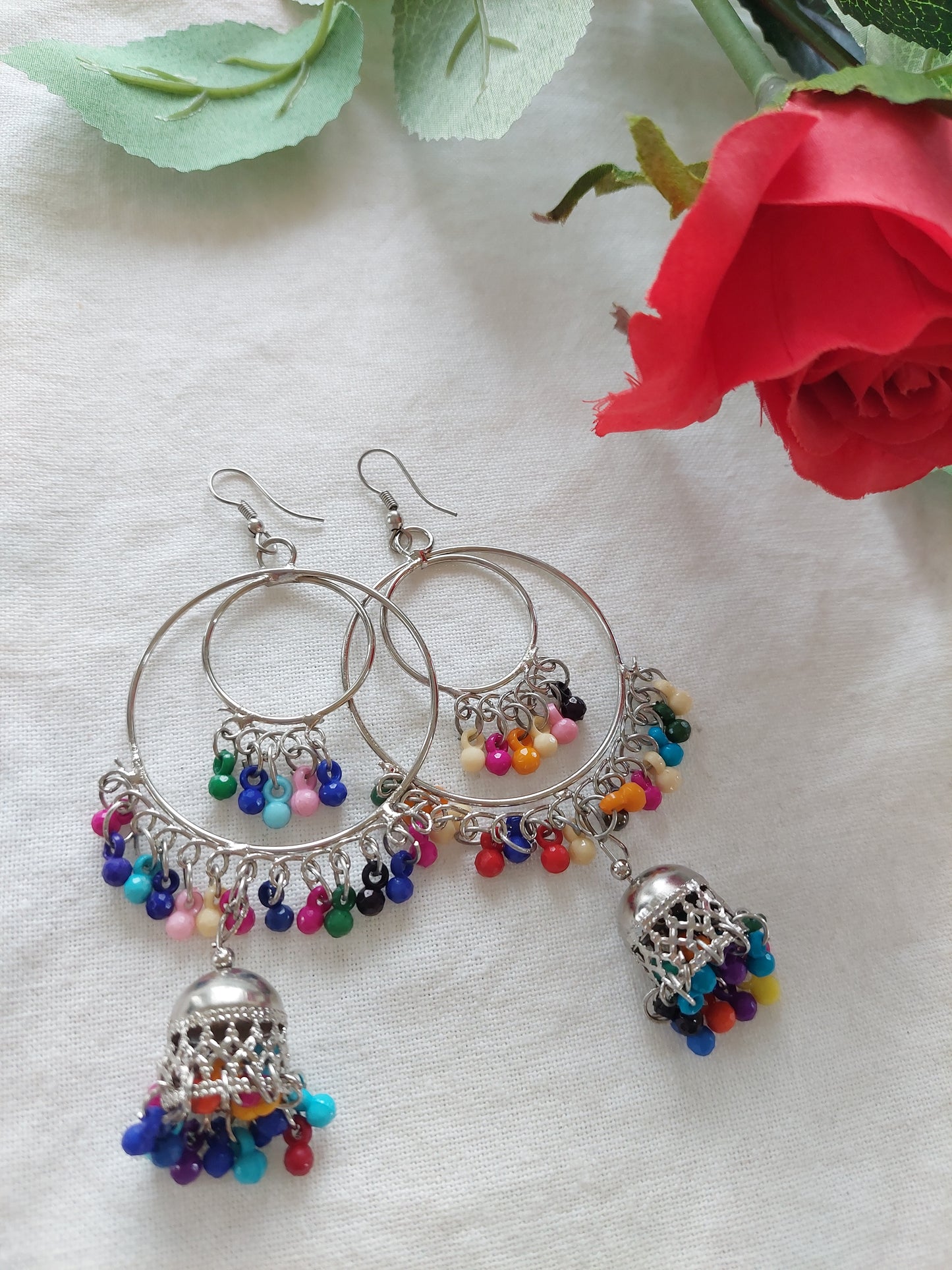 Mutifarget vakkert ørepynt