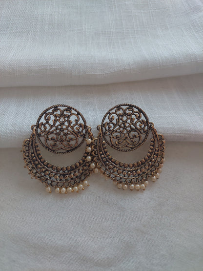 RETRO ØREPYNT MED PERLER