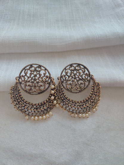 RETRO ØREPYNT MED PERLER