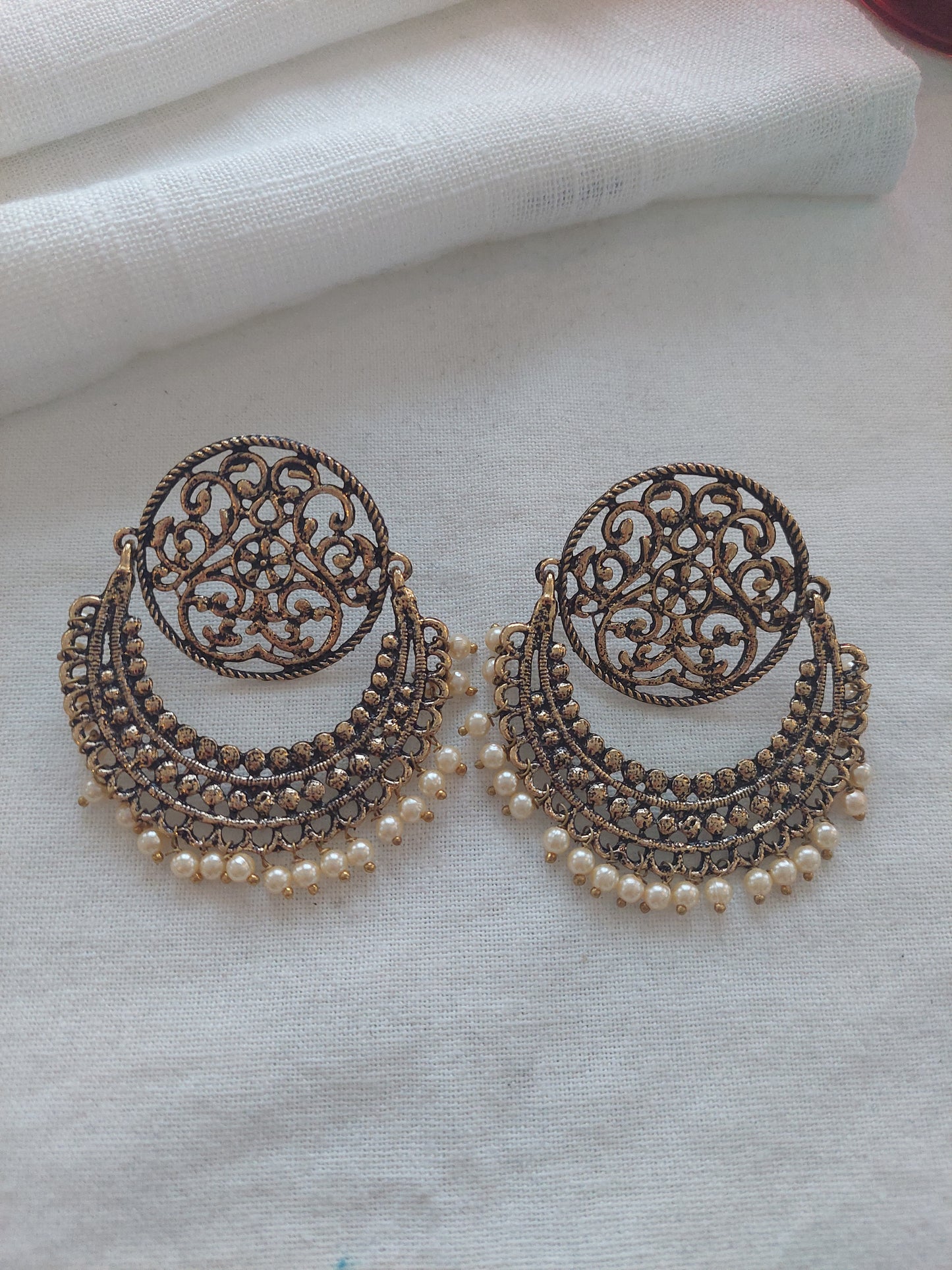 RETRO ØREPYNT MED PERLER