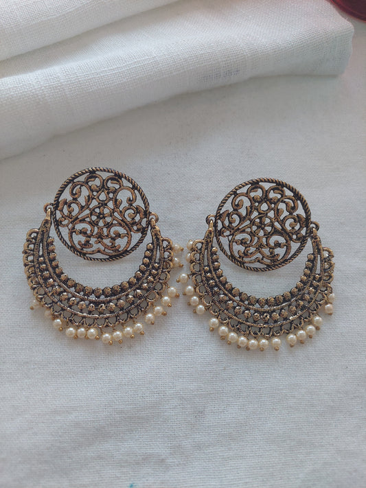 RETRO ØREPYNT MED PERLER