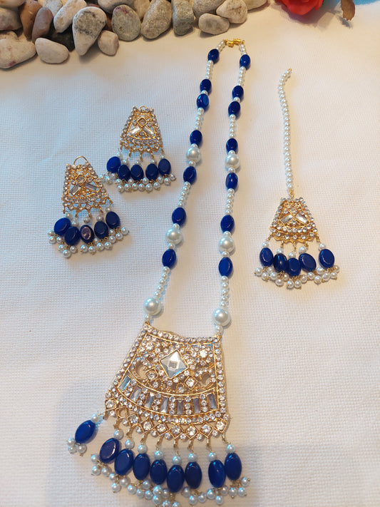 SMYKKESETT MED PERLER