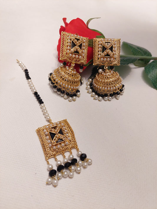 SETT MED ØREPYNT OG PANNE ANHENG