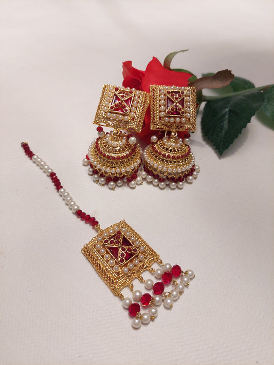 SETT MED ØREPYNT OG PANNE ANHENG