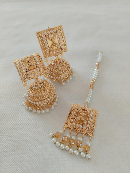 SETT MED ØREPYNT OG PANNEANHENG