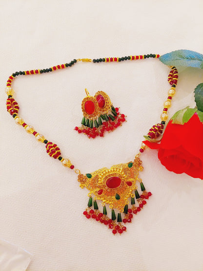 HALSKJEDE MED MATCHENDE ØREPYNT