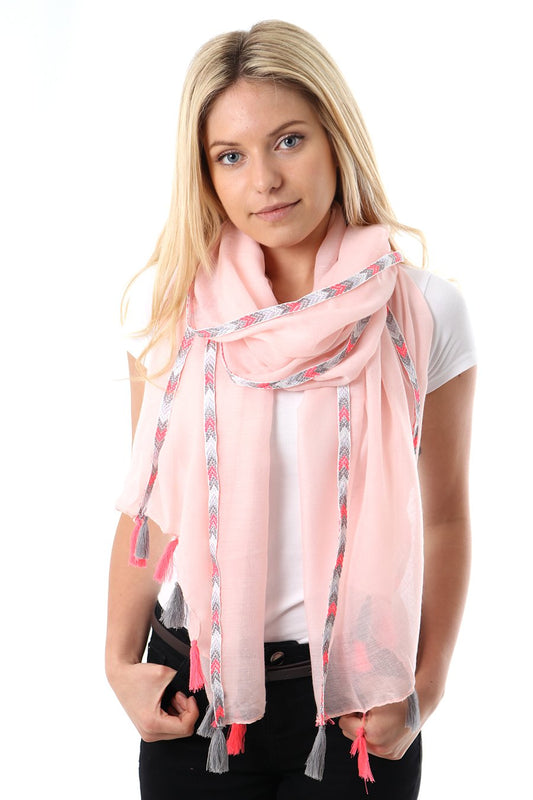 Rosa skjerf med busker i rosa og grå farge