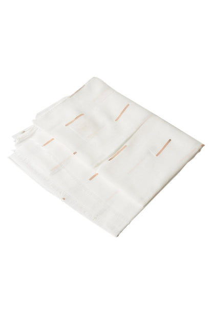 SKJERF HVIT MED GULLFARGET DETALJER