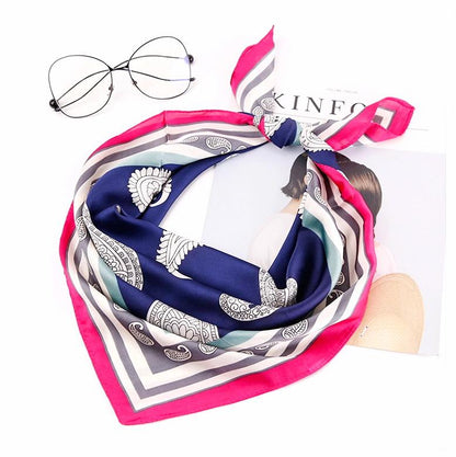 Tørkle med Mønster print i Satin Silk Rød | Youtrend