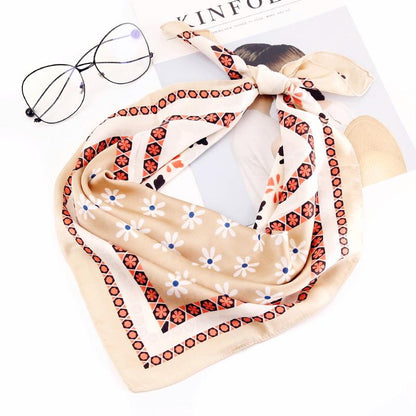 Tørkle med Blomster print i Satin Silk Creme | Youtrend