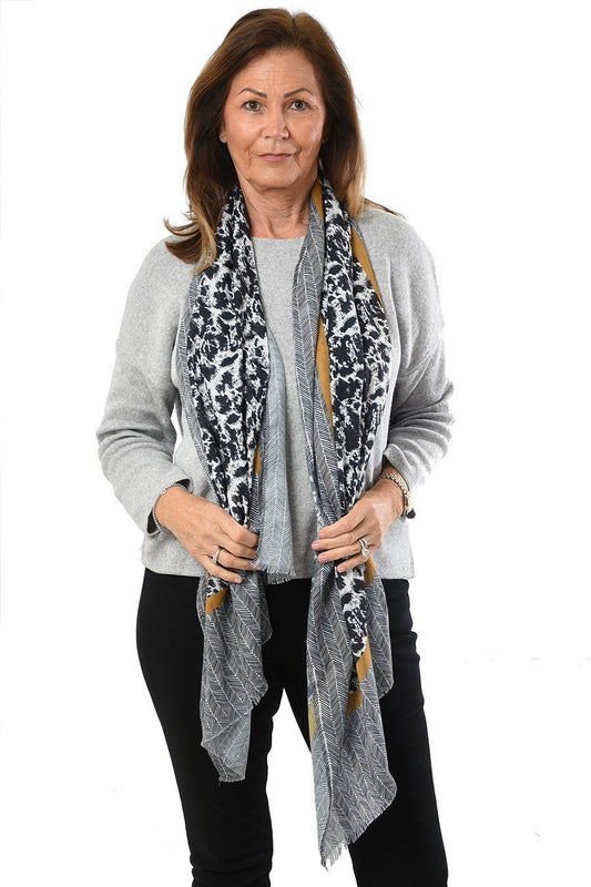 Skjerf sort mønstret med mustard farget kant | Youtrend